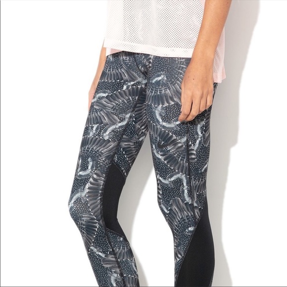 NWT Nike Pro Printed Women’s Tights - Picture 7 of 8